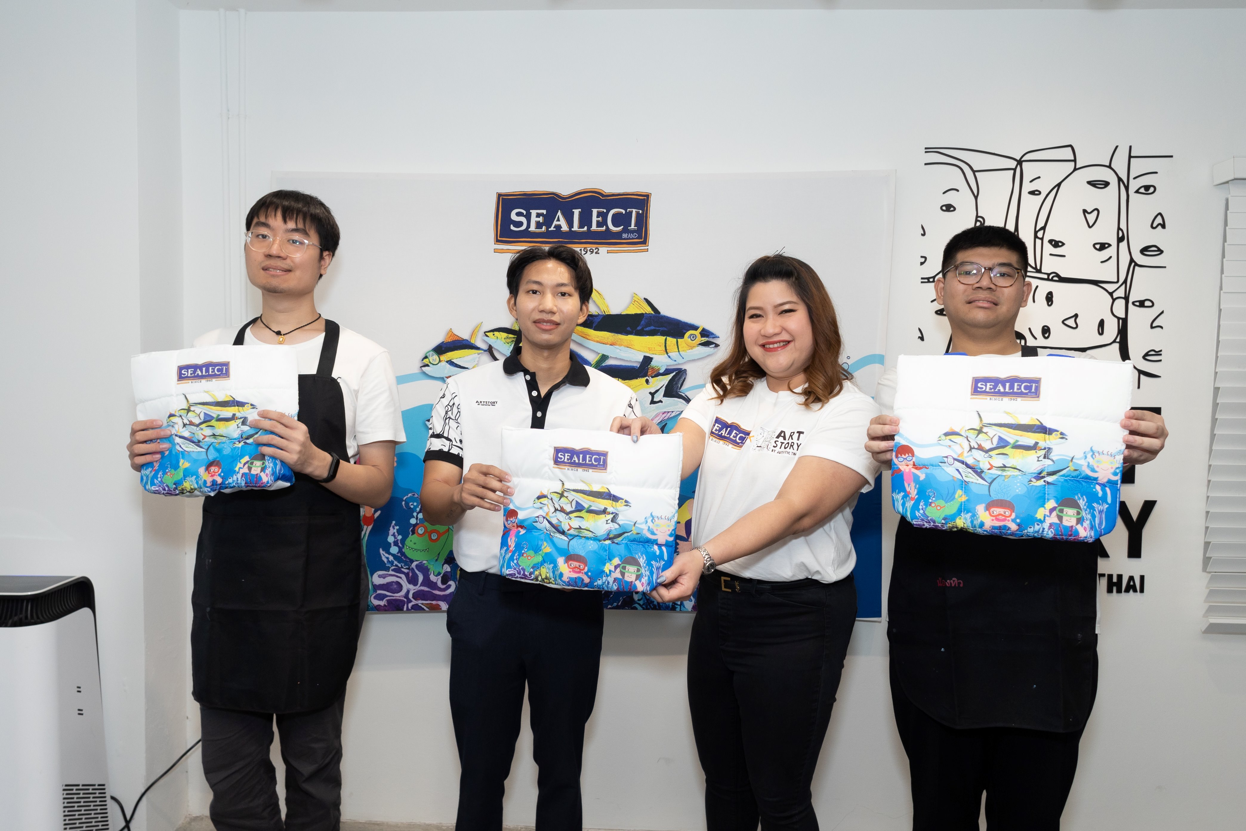 ซีเล็คทูน่า x ARTSTORY by Autistic Thai สร้างสรรค์กระเป๋าผ้าสุดคิ้วท์ผลงานน้องๆ ศิลปินออทิสติก  พร้อมควง 2 สาวงาม MUT ร่วมเวิร์คชอปสุดเอ็กคลูซีฟ