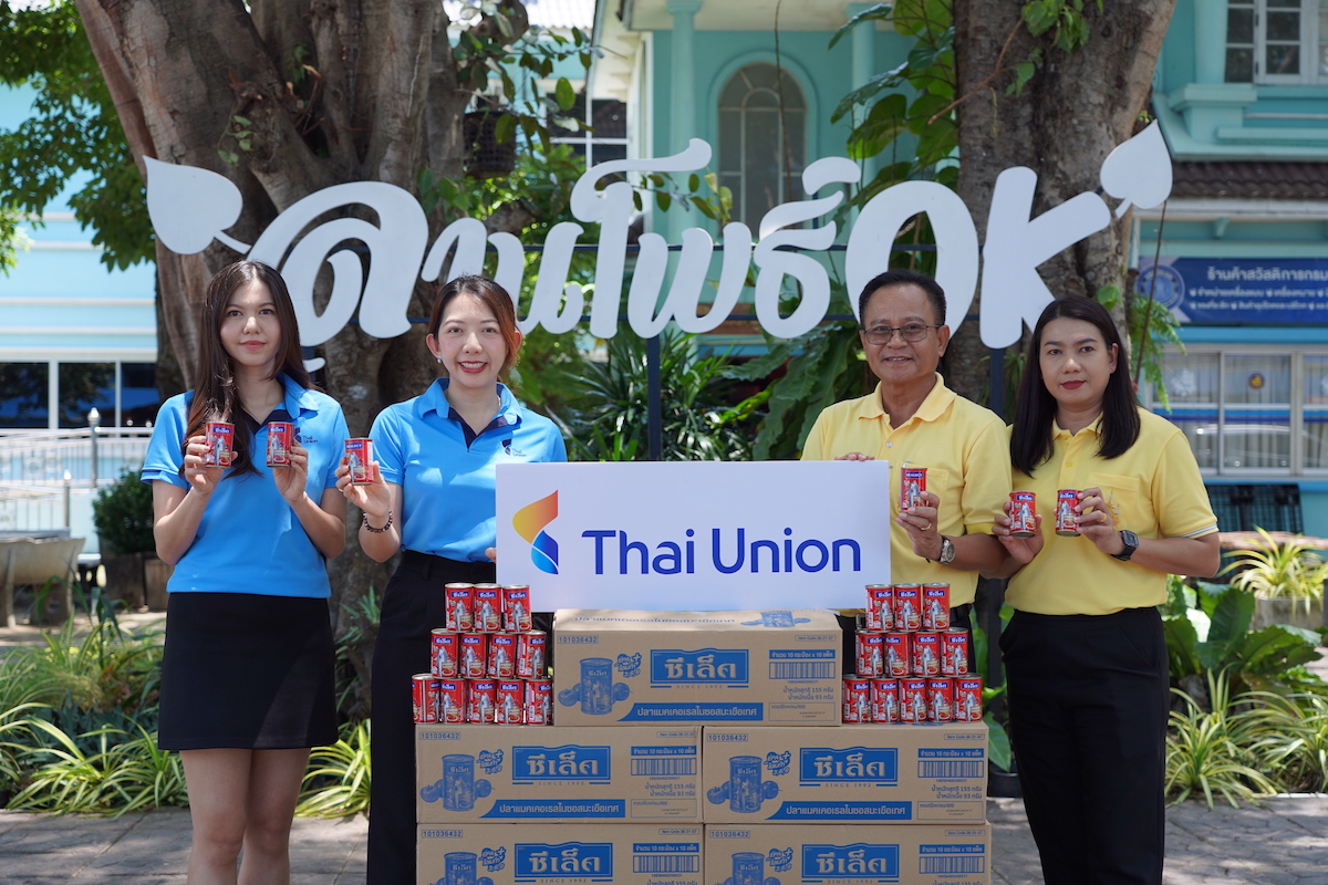 ไทยยูเนี่ยนจับมือกรมประมงส่งมอบปลากระป๋องช่วยภัยน้ำท่วม