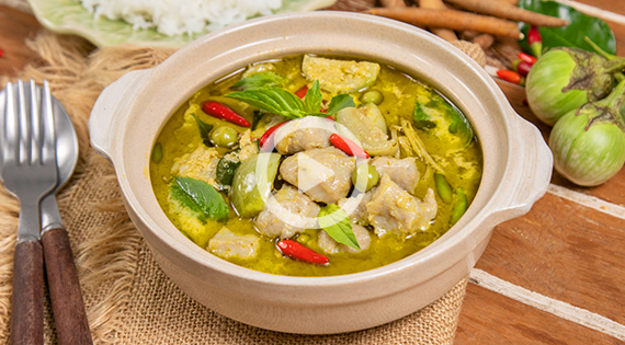 Cooking Clip : แกงเขียวหวานลูกชิ้นปลากราย (Green Curry with Fish Balls) | เมนูอาหารไทยยอดนิยม สำนักพิมพ์แม่บ้าน